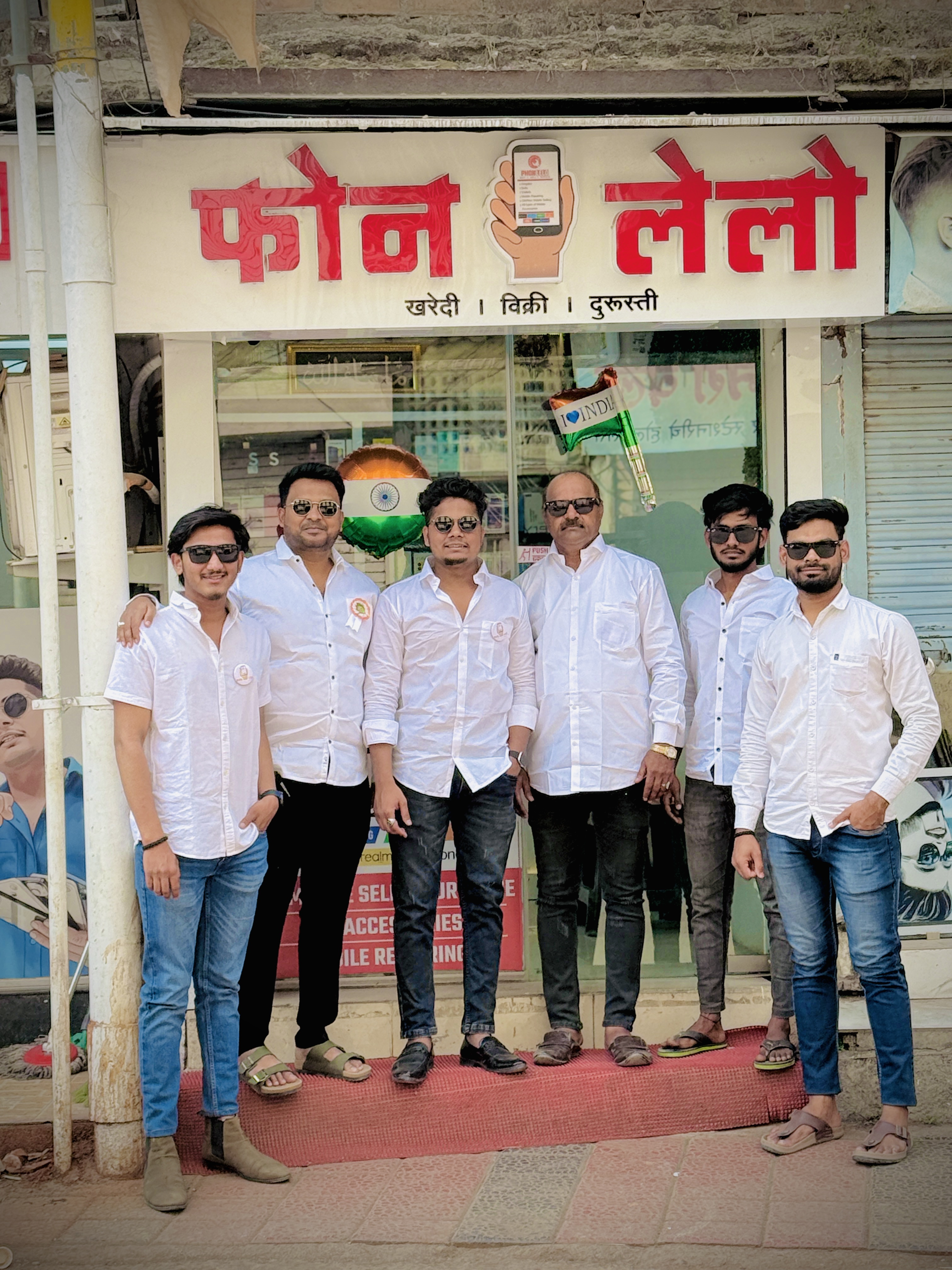 The Phonlelo team outside the Ahilyanagar shop